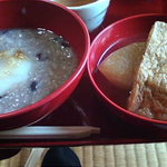 東林院 - 小豆粥、淀大根とお揚げの炊いたん　　（料理の殆どが自坊ではなく阿じろ　製