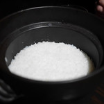 SATOブリアン - テーブル毎にしっかり炊き立ての拘り