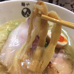 自家製麺 麺や ひなた - 塩らーめん(750円)