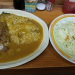 牛八 - スタミナカレーの中+野菜サラダのセット