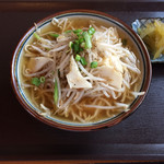 ゆくい処くぇぶぅ - 黒こしょうもやしそば550円