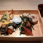 味勧屋 - お重と赤だし