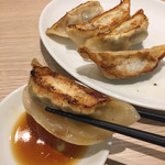 栄華光本店 - 《餃子・5個》340円