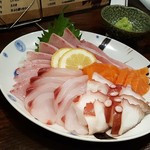 花より団子 - 刺身食べ放題１皿目（３皿目もほぼ同じ）