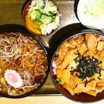 Kamimura - 親子丼と蕎麦のセット 1100円