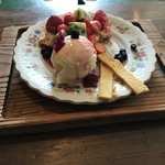 くう食堂 - 柚子風味のお菓子、大きなアイス、フルーツタルトと豪華です