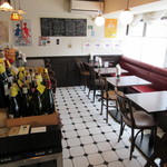 ラミ - 店内はアンティーク風の小じんまりした落ち着いた雰囲気♪