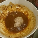 千匹屋 立ち飲み屋 - 自家製チャーシューinカレーやきそば