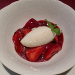 ビストロ タカ - 苺のマリネ。