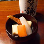 KAZOE - お通しはおでん。やさしい味で、日本酒に寄り添います