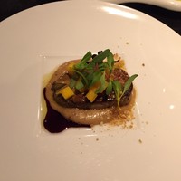 トラットリア ゴデレッチョ エビス 恵比寿 - フォアグラのポワレ　ビスコッティーのピューレ マンゴー添え