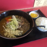 がんばり屋 - 肉カレーうどん辛口にごはん小で