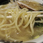 ラーメン あじゃあら - 麺(箸なみに太い)