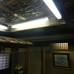 鯛よし百番 - 天井には大井川の渡しが彫刻されています