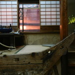 船の縁で一段高くなっている座敷で料理を頂きます