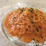 Trattoria  ex - エビとカニのトマトクリームパスタ
                       風味が生きて甘く濃厚なトマトソースにうなりました