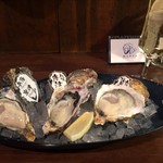 Oyster Bar MABUI - 生牡蠣さま三種。