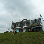 ソラニワホテルアンドカフェ - 庭からカフェを望む