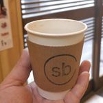 スウィング バイ コーヒー - ということで、今回はマンデリン350円を飲んでみることに。お店の略称なsbのロゴがポイントです。