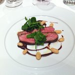 レストランひらまつ - 軽く燻製をかけた鴨胸肉のローストカカオ風味のソース