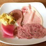 前菜のシャルキュトリー盛合わせ