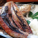 魚めし 竹亭 - カツオのアップ