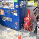 ラーメン二郎 - 店外の喫煙スペース