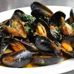Steamed mussels with white beer