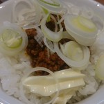 麺 一直 - 辛肉ライス 150円