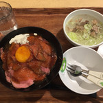 ローストビーフ星 - ローストビーフ丼並サイズ853円とビーフスープ119円