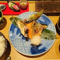 銀座米料亭 八代目儀兵衛 - 季節の焼き魚の二種盛り銀シャリ御膳1,520円(税込)