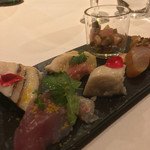 カーサ・デル・チーボ - 八戸魚介の盛り合わせ
      活穴子ドライトマトのテリーナ
      ガヤのマリネ カラスミ
      菊芋と毛蟹のパンナコッタ
      北寄貝 低温調理 コラトゥーラ風味
      真鱈冷製燻製
      鰊のタルターラ