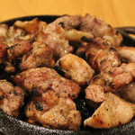 Sakaba Monkizu - 地鶏の鉄板焼き1