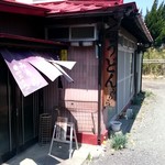 手打うどん みうら - 昭和のバラックと言う感じの店