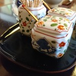 手打ち蕎麦 かね井 - 薬味は七味と山椒(*^^*)