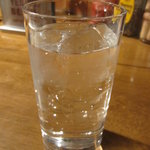 Billet - 焼酎を透明なグラスで並べても見た目は同じですが、、、雲海(そば焼酎)水割り 315円