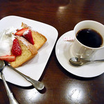 Bistroフルフル - いちごのシフォンケーキ ＆ コーヒー