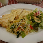 Khagendra cafe - チーズナンとパスタセット 食べログワンコインランチ価格：税込500円