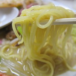 宝雲亭　えっちゃん - ラー麦の蒸し麺のアップ