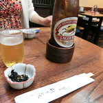利久庵 - 「キリンビール（大）」700円、「お通し」（海苔の佃煮）50円