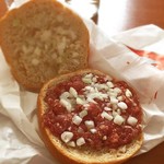 IMBISS ERICH ZEISS - 料理写真:これがMettbrötchen　「思ったよりフツー」で旨し