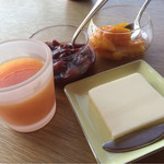 ビブレ - フレッシュオレンジジュース、バターとジャム