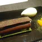 レストラン ラ・フロレゾン・ドゥ・タケウチ - 抹茶とチョコのデザートにホワイトチョコのアイス