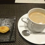 レストラン ラ・フロレゾン・ドゥ・タケウチ - コーヒーと小菓子