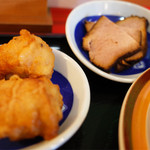 中国料理 成華 - 小鉢は 唐揚げとチャーシュー
