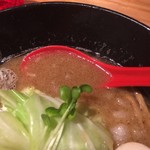 らーめん 煮干し裕次郎 Lab - 鶏煮干しらーめん醤油(830円)スープ