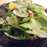 鳥恵 - マッシュルーム、柑橘、胡桃のサラダ