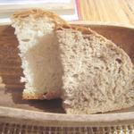 ペペロッソ - パン（三重産小麦とトスカーナのパン）