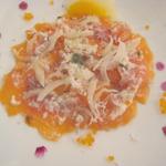 ペペロッソ - 富士山サーモンの燻製マリネ　西洋ワサビのソース、ニジマスのキャビア添え