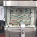 きりん飯店 本店 - 年季入りすぎてサンプルがサンプルじゃなくなったショーケース